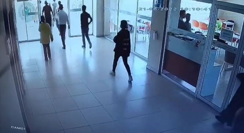 Van’da deprem paniği kamerada