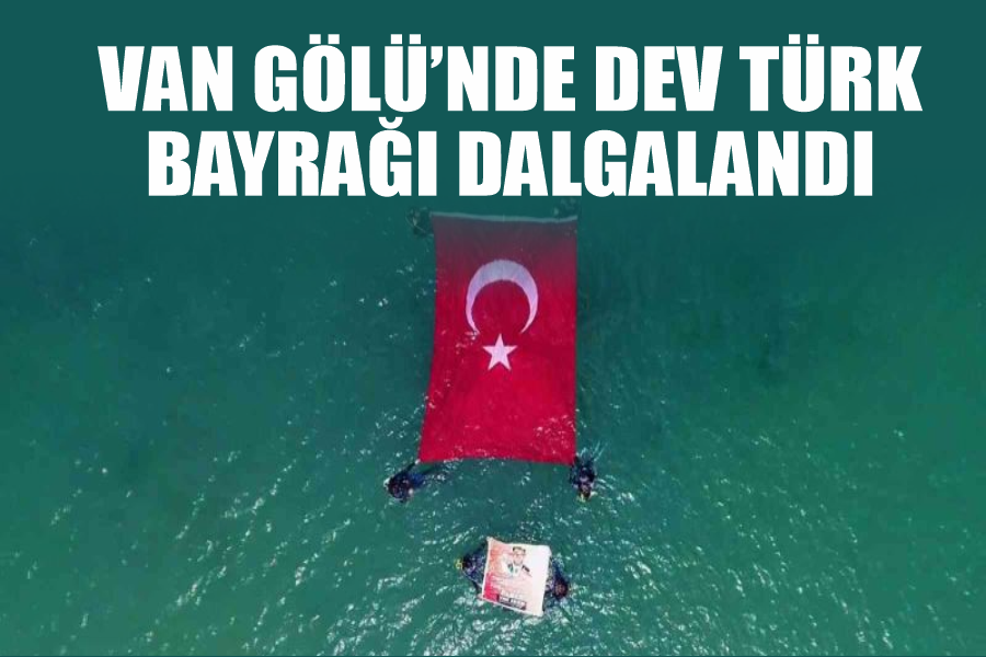 Van Gölü’nde dev Türk bayrağı dalgalandı