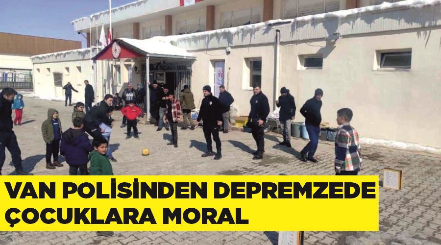 Van polisinden depremzede çocuklara moral