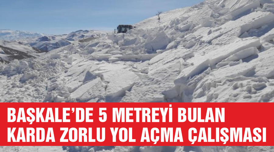 Başkale’de 5 metreyi bulan karda zorlu yol açma çalışması