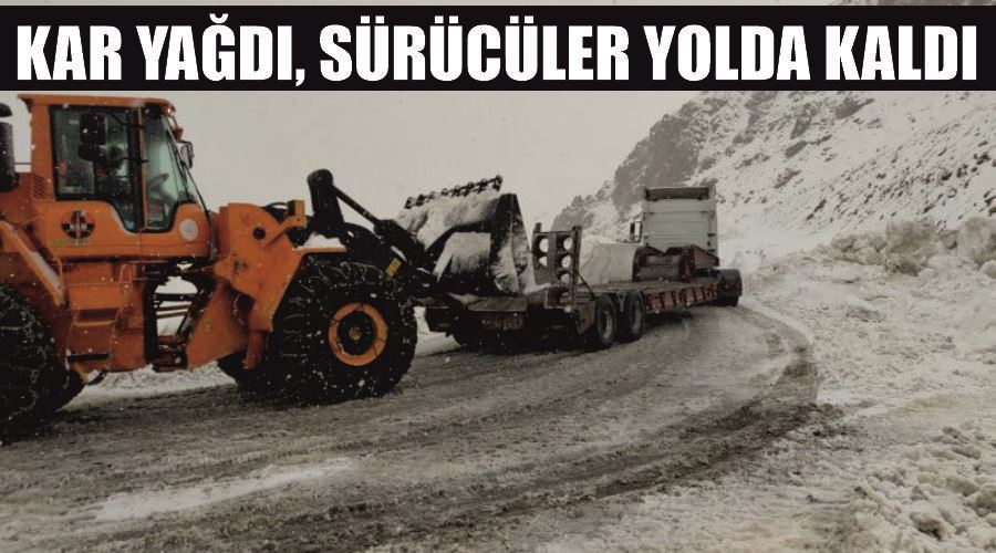 Kar yağdı, sürücüler yolda kaldı