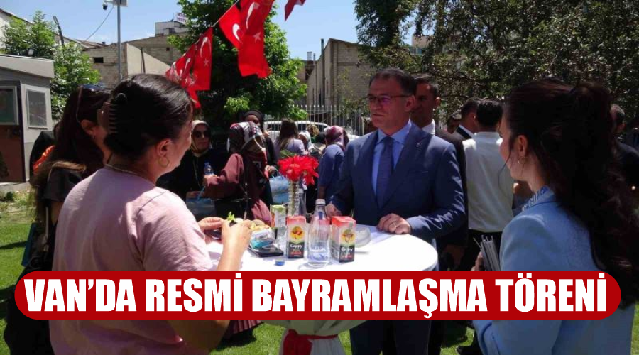 Van’da resmi bayramlaşma töreni