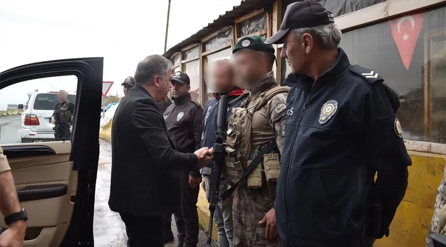 Van Emniyet Müdürü Mutlu, Sahadaki Kahramanların Yanında