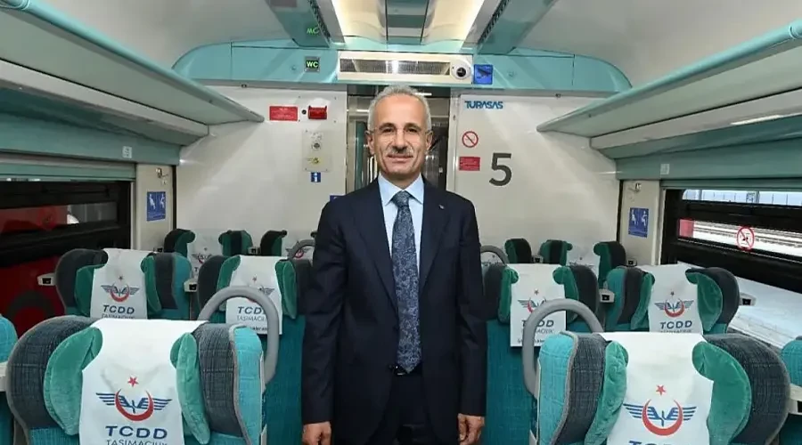 Bakan Uraloğlu Güney/Vangölü trenine ek vagon eklendiğini duyurdu