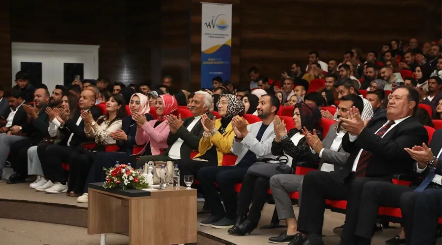 Van, Kahkahalarla Dolup Taştı: Olta Show Ekibi Muhteşem Bir Geceye İmza Attı