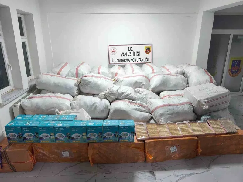 Van’da 4 buçuk milyon TL değerinde kaçak eşya ve malzeme ele geçirildi