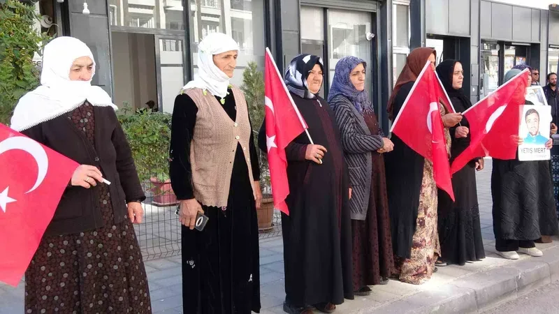 Vanlı Annelerin DEM Parti Önündek Evlat Nöbeti 110’uncu Haftasında