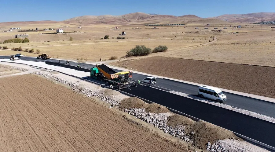 Elmalık Yolu’nda Asfalt Serimi Başladı: Van Trafiğine Nefes Aldıracak Yeni Güzergâh