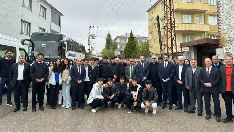 400 genç gönüllü tarihi camide din gönüllüleriyle buluştu