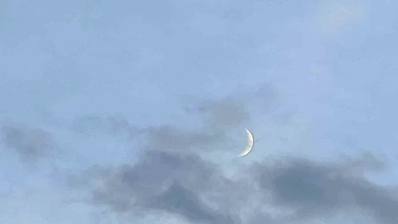 Van’da hilal kartpostallık görüntüler oluşturdu