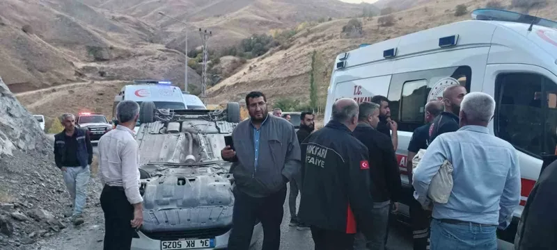 Hakkari’de kontrolden çıkan otomobil takla attı: 3 yaralı