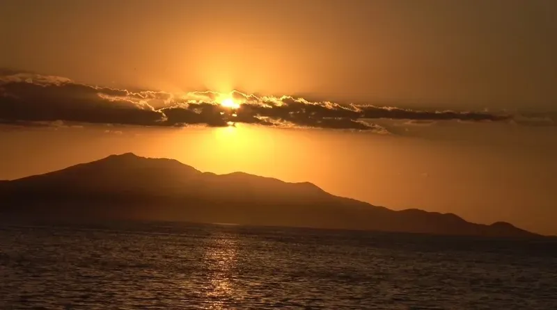 Van semalarındaki bulut geçişleri görsel şölen oluşturdu