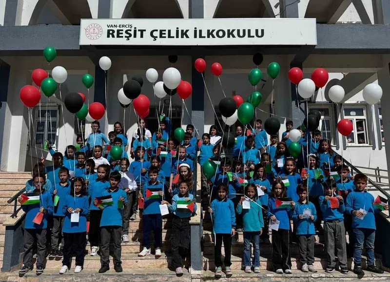 Van’da öğrenciler Filistin için tek yürek oldu