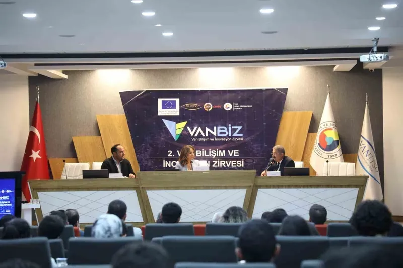 Van Bilişim ve İnovasyon Zirvesi büyük ilgi gördü
