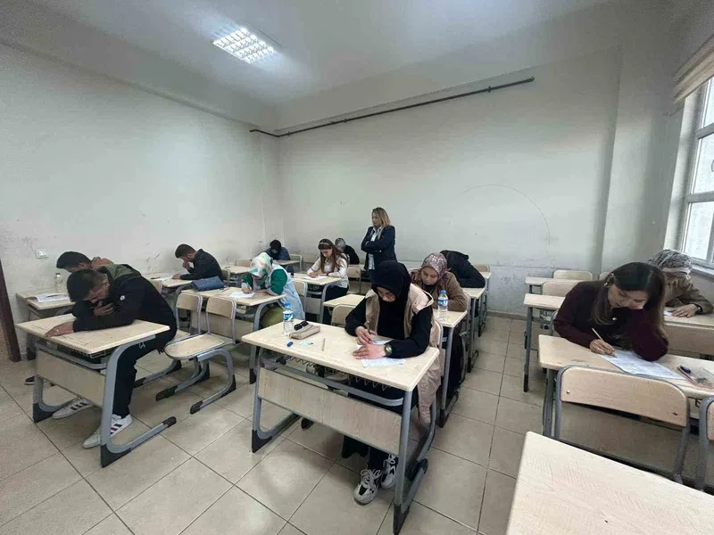 Vanlı öğrenciler ve yetişkinler kitap okuma yarışmasında buluştu