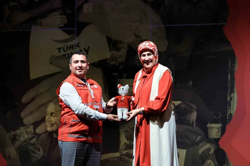 Kızılay Muradiye Şubesi iyilikte Türkiye birincisi oldu