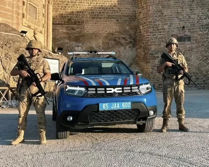 Van Jandarması tarihi Hoşap Kalesi’nde devriyede