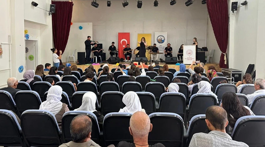 Van Büyükşehir Belediyesi Yaz Konserlerine Devam Ediyor