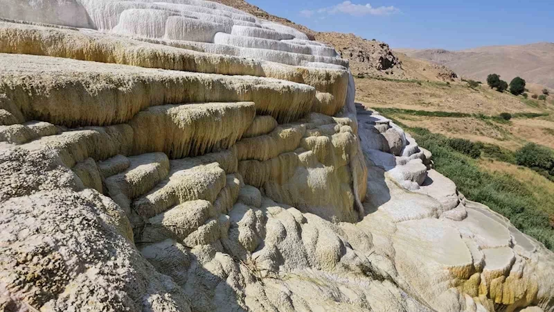 Başkale travertenleri, Pamukkale’yi aratmıyor