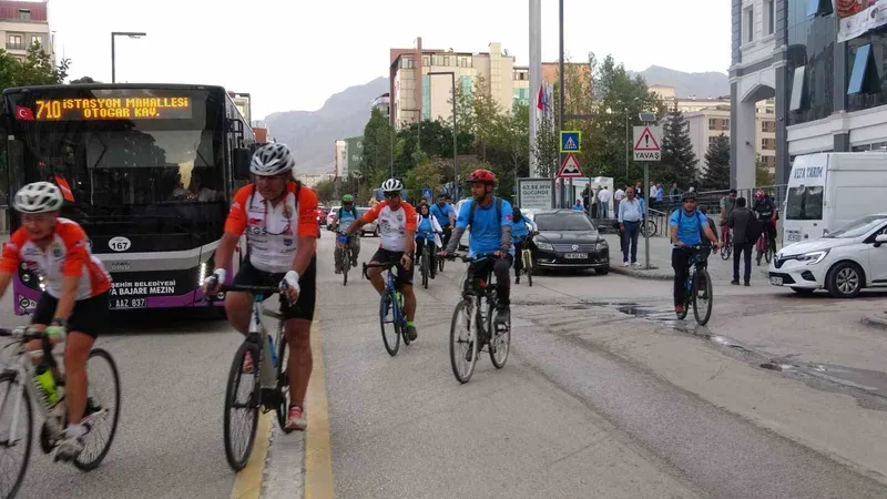 Van’da bisikletliler Avrupa Hareketlilik Haftası için pedal çevirdi