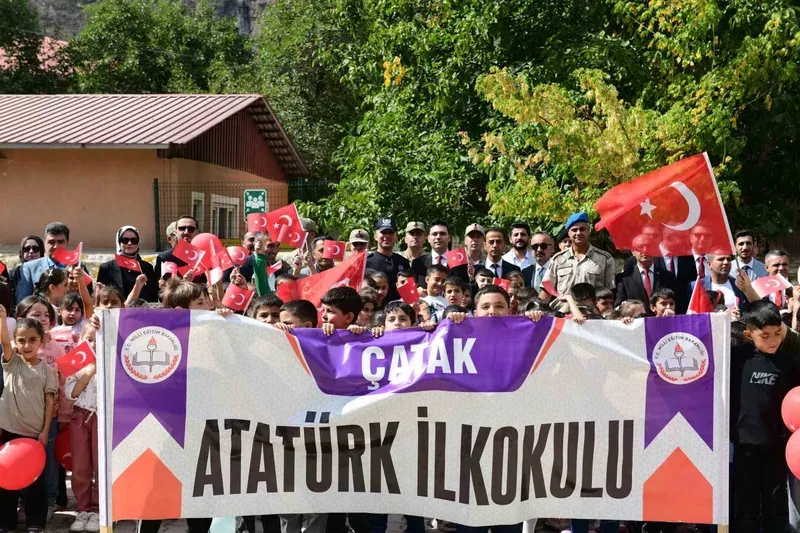 Çatak’ta İlköğretim Haftası coşkuyla kutlandı