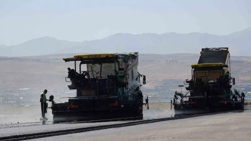Van Ferit Melen Havalimanı’nda 3 vardiyalı hummalı çalışma