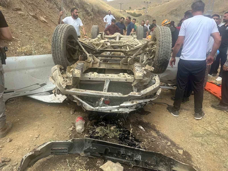Hakkari’de trafik kazası: 3 ağır yaralı