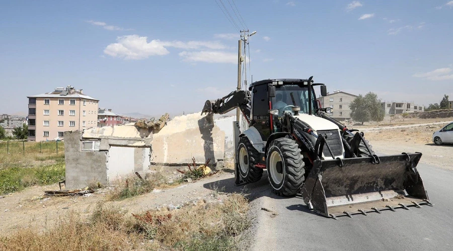 Elmalık Yolunda Yıkım Çalışmaları Yapılıyor