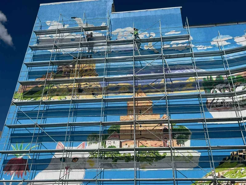 Van’ın tarihi ve doğal güzellikleri dev duvar resimlerine yansıdı