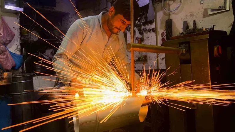 Van’da kış hazırlığı: Sobacılar çarşısında üretim hızlandı