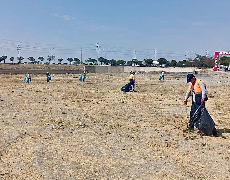 Van Büyükşehir Belediyesi kent genelinde temizlik çalışmalarını sürdürüyor