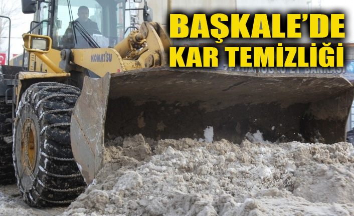 Başkale’de kar temizleme çalışması