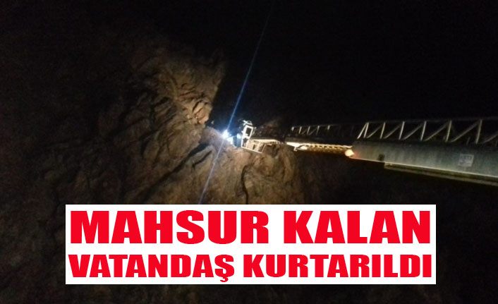 Dağda keçileriyle mahsur kalan vatandaş kurtarıldı