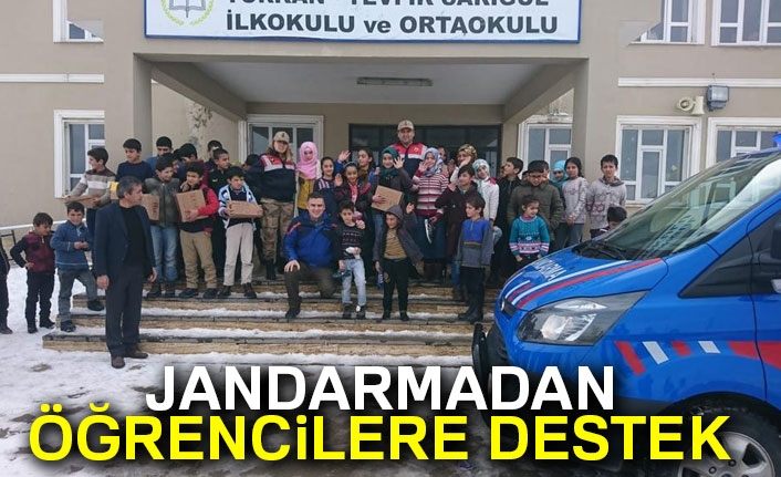 Jandarmadan öğrencilere destek