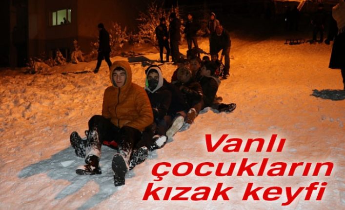 Vanlı çocukların kızak keyfi