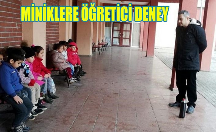 Deney yapan veli, öğrencileri kahkahaya boğdu