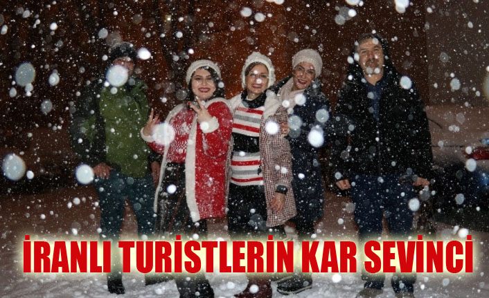 İranlı turistlerin yılbaşında kartopu sevinci