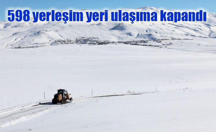 Van’da 598 yerleşim yeri ulaşıma kapandı
