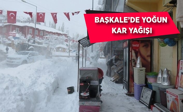 Başkale’de yoğun kar yağışı