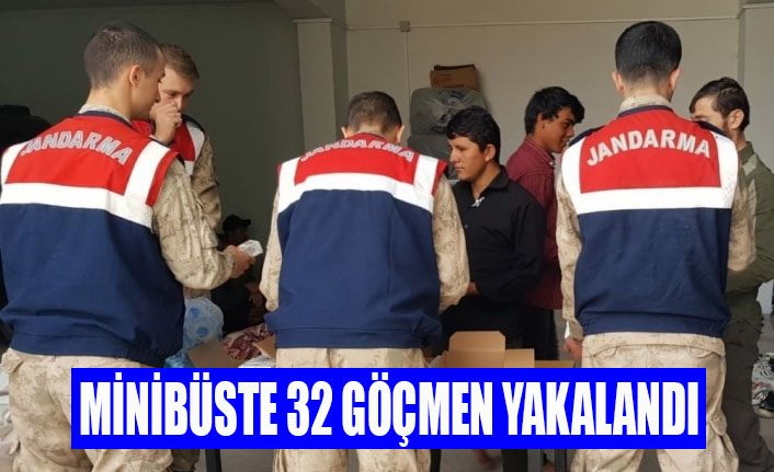 ‘Dur’ ihtarına uymayan minibüste 32 göçmen çıktı