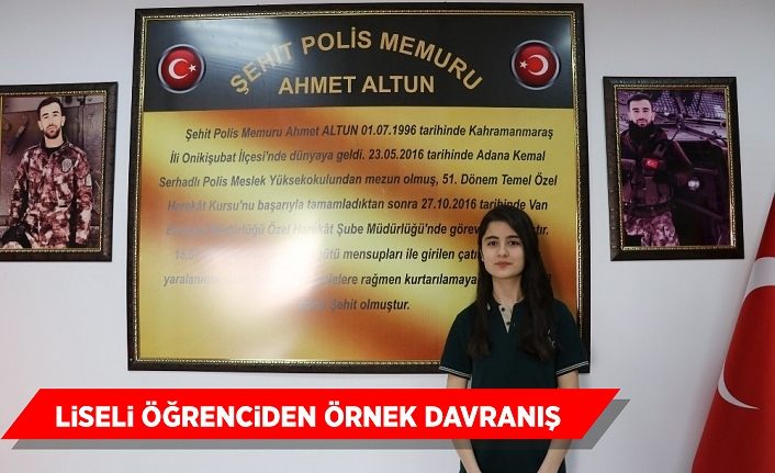 Liseli öğrenciden örnek davranış