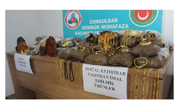 Tır dorsesinde 646 bin 945 TL'lik kehribar taşı ele geçirildi