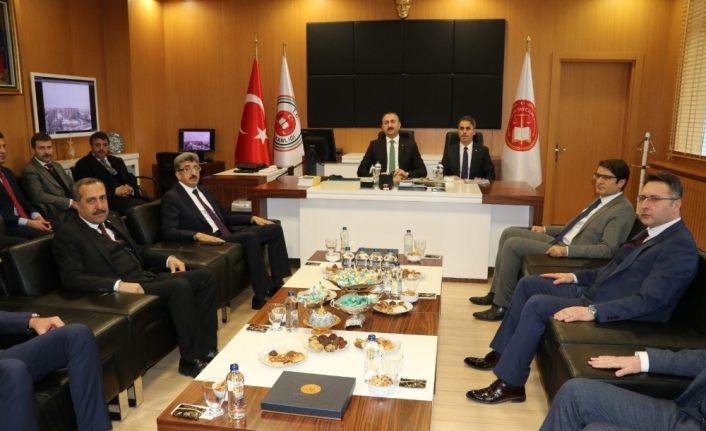 Bakan Gül: “Darbecileri yargılayan bir yargı var”