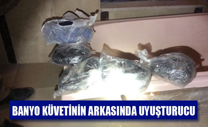 Banyo küvetinin arkasından uyuşturucu çıktı