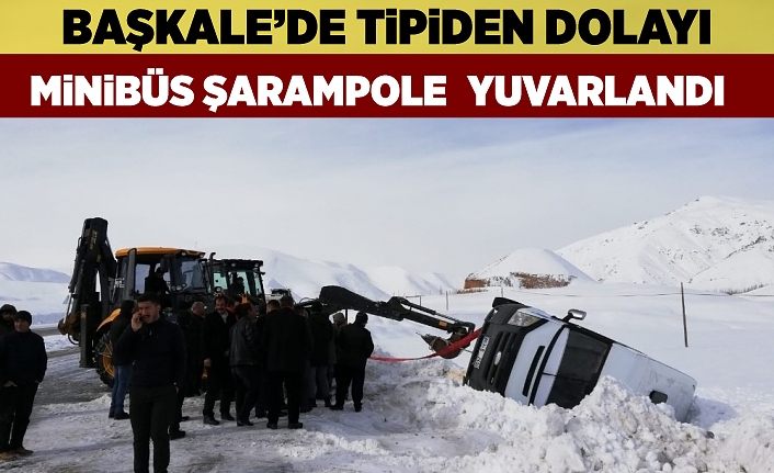 Başkale’de tipiden dolayı minibüs şarampole yuvarlandı