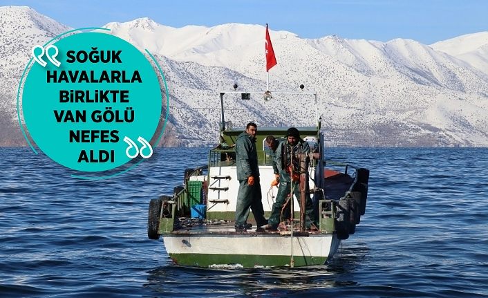 Soğuk havalarla birlikte Van Gölü nefes aldı