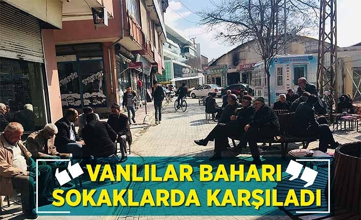 Vanlılar baharı sokaklarda karşıladı