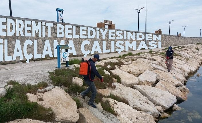 Edremit Belediyesinden ilaçlama çalışması