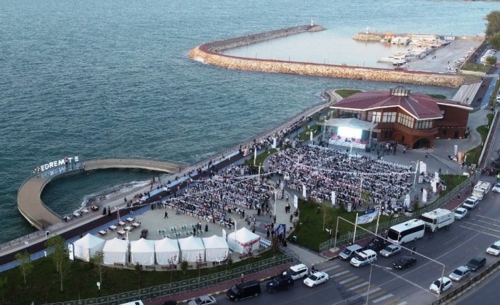Edremit’te Abdurrahman Önül konseri