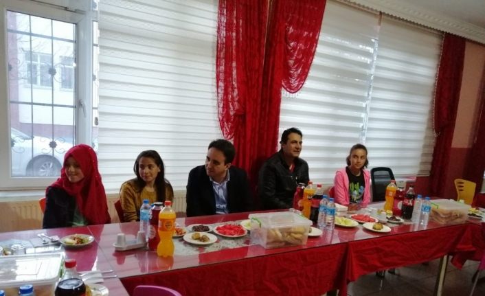 Kaymakam Dündar öğrencilerle iftar açtı